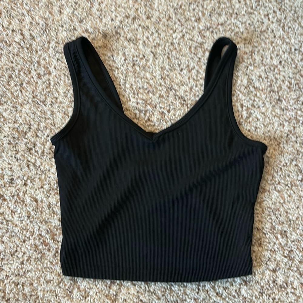 black ribbed cropped tank